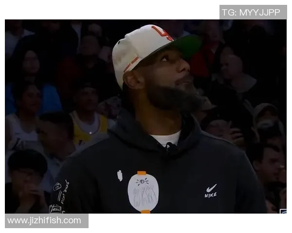 首发中锋艾顿的妈妈为湖人球员准备了一桌丰盛的美食，八村塁表示这是他吃过最好吃的烤鸡翅！